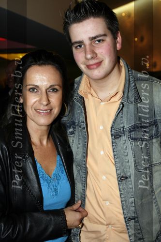 Tilburg 28 januari 2007
Premiere Doe Maar in stadsschouwburg van Tilburg.  Cilly Dartell met zoon