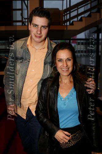 Tilburg 28 januari 2007
Premiere Doe maar 
Cilly dartell met zoon.