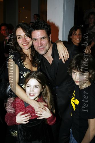 Tilburg 28 januari 2007
Premiere Doe Maar in stadsschouwburg van Tilburg. Hoofdrolspelers Daniel Boissevain met vrouw en kinderen