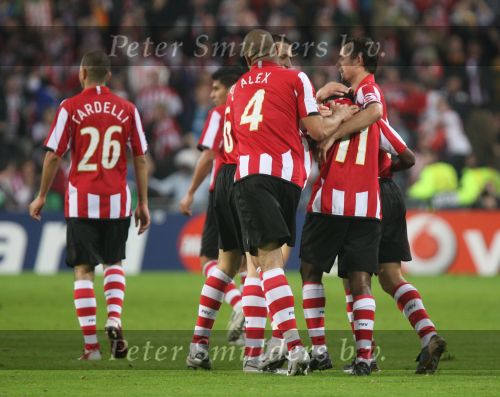 Eindhoven, 20 Februari 2007 Champions Leaguewedstrijd
PSV-FC Arsenal 1e ronde Eindstand 1-0 Seizoen 2006/2007
Edison Mendez heeft in de 63e minuut PSV op 1-0 gebracht en wordt gefeliciteerd door zijn ploeggenoten Alex PSV, Phillip Cocu, Tardelli, Timmy Simons, Arouna Kone en Carlos Salcido