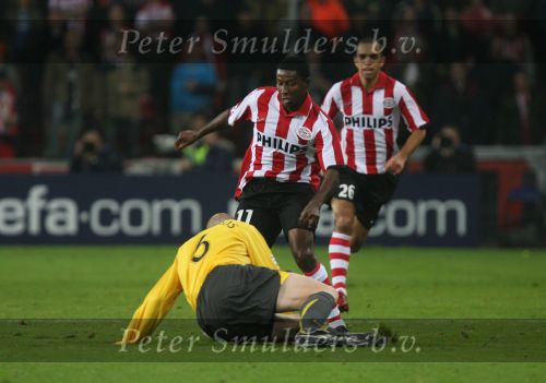 Eindhoven, 20 Februari 2007 Champions Leaguewedstrijd
PSV-FC Arsenal 1e ronde Eindstand 1-0 Seizoen 2006/2007
Edison Mendez in duel met Philippe Senderos op achtergrond Diego Tardelli