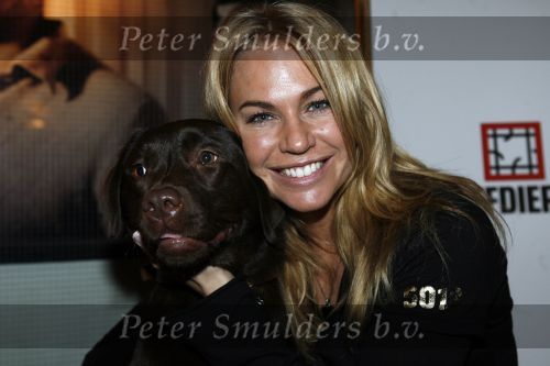 Amsterdam 31 januari 2007
Ellemieke vermolen met haar hond mrs Bo bij presentatie hondenpenning tegen dier proeven.