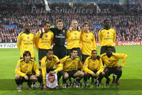 Eindhoven, 20 Februari 2007 Champions Leaguewedstrijd
PSV-FC Arsenal 1e ronde Eindstand 1-0 Seizoen 2006/2007
Elftal van Arsenal met v.l.n.r.: William Gallas, Gilberto, Jens Lehman, Philippe Senderos, Alexander Hleb en Emmanuel Adebayor.
Gehurkt v.l.n.r.: Tomas Rosicky, Thierry Henry, Francesca Fabregas, Gael Clichy en Kolo Toure