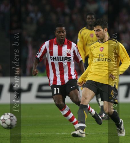 Eindhoven, 20 Februari 2007 Champions Leaguewedstrijd
PSV-FC Arsenal 1e ronde Eindstand 1-0 Seizoen 2006/2007
Francesc Fabregas met achter hem Edison Mendez