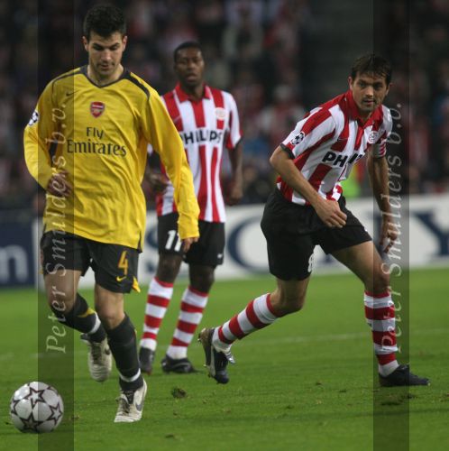 Eindhoven, 20 Februari 2007 Champions Leaguewedstrijd
PSV-FC Arsenal 1e ronde Eindstand 1-0 Seizoen 2006/2007
Francesc Fabregas met achter hem Phillip Cocu