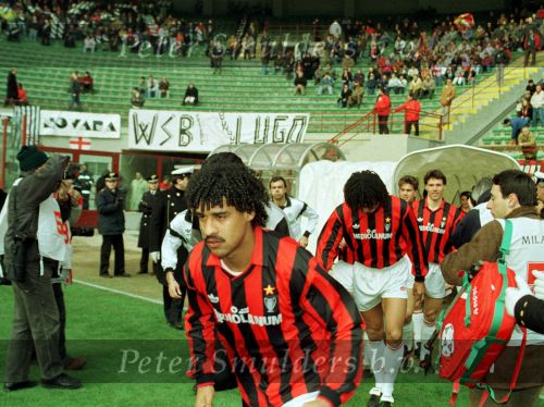 Frank Rijkaard spelend voor AC Milaan 1991

PETER SMULDERS BV