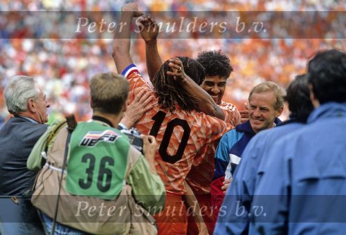 Munchen, 25 Juni 1988 Finale Europees Kampioenschap 1988
Nederland-Rusland met een eindstand van 2-0
Blijdschap met het behalen van het Europees Kampioenschap met o.a. Frank Rijkaard, Monne de Wit en Ruud Gullit