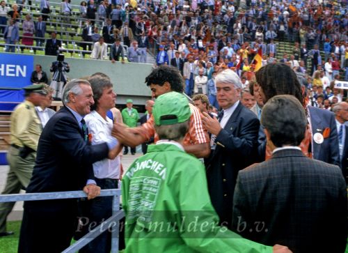 Munchen, 25 Juni 1988 Finale Europees Kampioenschap 1988
Nederland-Rusland met een eindstand van 2-0
Blijdschap met het behalen van het Europees Kampioenschap met o.a. Frank Rijkaarden Ruud Gullit in gesprek met Lex Muller