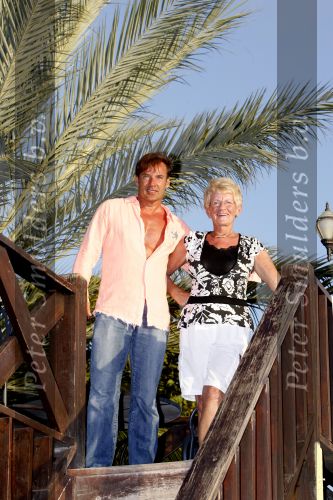 Curacao 7 januari 2007
Gerard Joling met zijn moeder op vakantie op curacao.