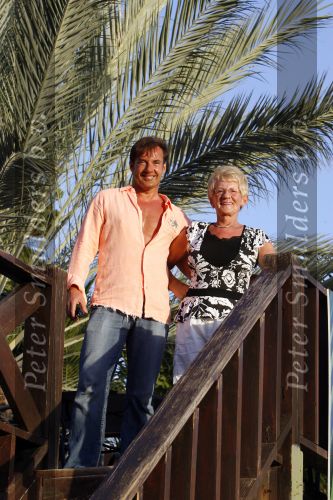 Curacao 7 januari 2007
Gerard Joling met zijn moeder op vakantie op curacao.