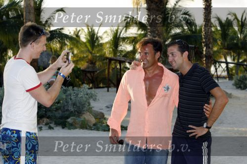 Curacao 7 januari 2007
Gerard Joling met zijn moeder op vakantie op curacao.