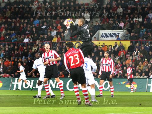Eindhoven, 15 December 2006 Kompetitiewedstrijd PSV-Heracles, eindstand 3-0 Seizoen 2006/2007
Gomes, Timmy Simons, Michael Reiziger en Carlos Salcido
Foto: Ronald Otter