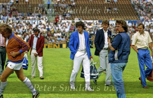 1984
Telegraaf fotograaf Hans v Tilburg in de Kuip bij afscheid Wim v Hanegem