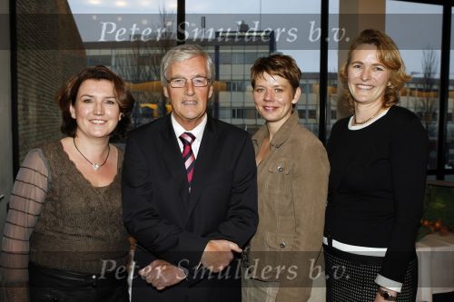 Tilburg 28 januari 2007
Premiere Doe maar in stadschouwburg Tilburg. Harmen Siezen met dochters