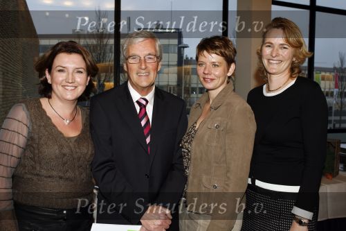 Tilburg 28 januari 2007
Premiere Doe maar in stadschouwburg Tilburg. Harmen Siezen met dochters