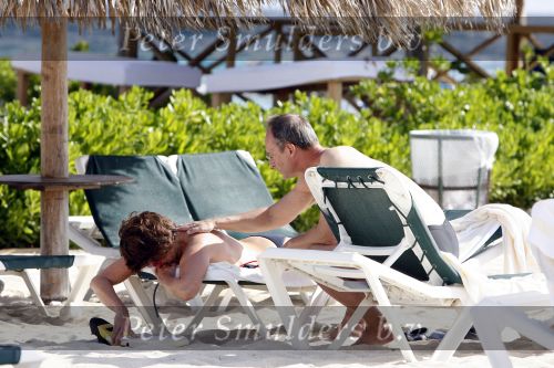 Curacao 5 januari 2007
Henk kamp met zijn vrouw op het strand van het Mariott hotel op Curacao.
Peter Smulders bv