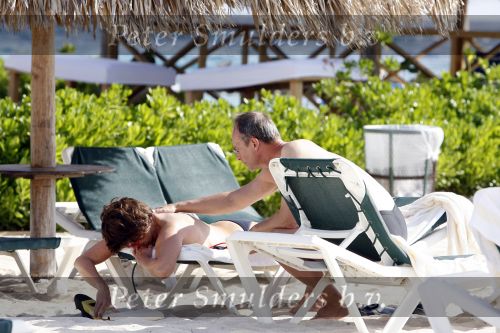 Curacao 5 januari 2007
Henk kamp met zijn vrouw op het strand van het Mariott hotel op Curacao.