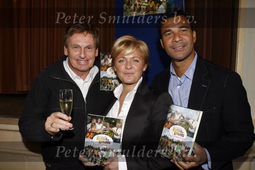 Amsterdam 23 januari 2007
Presentatie boek postcodeloterij in Artis met oa Carolien Tensen Ruud Gullit Henny Huisman Jan Vriend Arno Woesthoff met vrouw Bea Post en direkteur Boudewijn Poelmann.