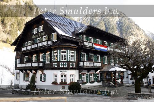 Bad Gastein 13 januari 2007
Pieter v Vollenhoven en Prinses Margriet op vakantie met Prins Maurits Prinses Marilene Prinses Anna Prins Lucas Prins Bernhard jr Prinses Annete Prinses Isablle Prins Sam Prins Pieter Christiaan Prinses Anita Prins Floris en Prinses Aimee vanwege hun 40 jarig huwelijk. Hotel Gruner baum