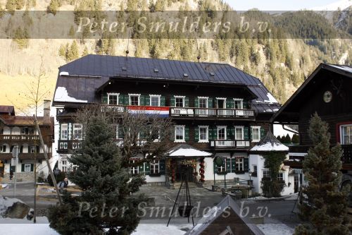 Bad Gastein 13 januari 2007
Pieter v Vollenhoven en Prinses Margriet op vakantie met Prins Maurits Prinses Marilene Prinses Anna Prins Lucas Prins Bernhard jr Prinses Annete Prinses Isablle Prins Sam Prins Pieter Christiaan Prinses Anita Prins Floris en Prinses Aimee vanwege hun 40 jarig huwelijk. Hotel Gruner baum