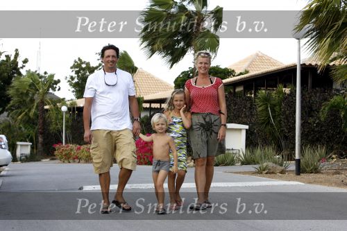 Curacao 3 januari 2006
Irene Moors met haar man Barry en kinderen op vakantie bij Papagayo.