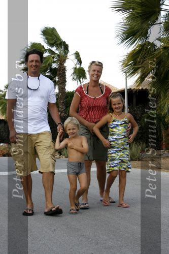Curacao 3 januari 2006
Irene Moors met haar man Barry en kinderen op vakantie bij Papagayo.
