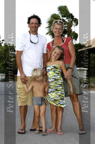 Curacao 3 januari 2006
Irene Moors met haar man Barry en kinderen op vakantie bij Papagayo.