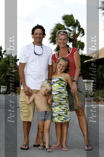 Curacao 3 januari 2006
Irene Moors met haar man Barry en kinderen op vakantie bij Papagayo.