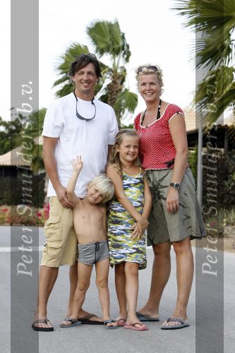 Curacao 3 januari 2006
Irene Moors met haar man Barry en kinderen op vakantie bij Papagayo.