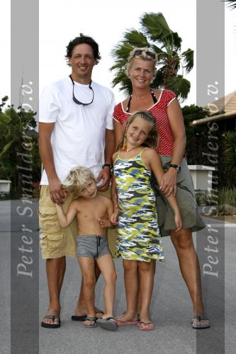 Curacao 3 januari 2006
Irene Moors met haar man Barry en kinderen op vakantie bij Papagayo.