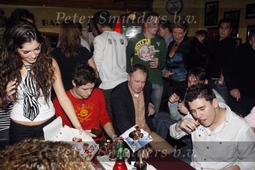 Uitgeest 17 januari 2006
Feest Henk Geels in Bobs saloon.
Jan Smit en Yolanthe Cabau v Karsbergen en zusje jan smit