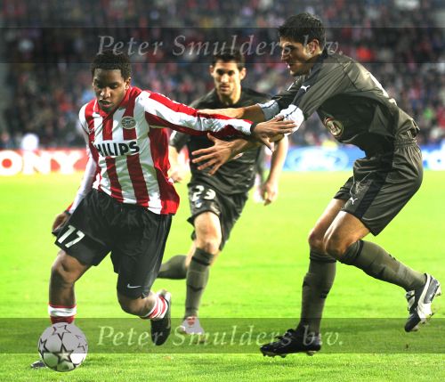 Eindhoven, 5 December 2006 Champions Leagu wedstrijd voorronde Seizoen 2006/2007. eindstand 1-3
Jefferson Farfan 
ï¿½ Ronald Otter