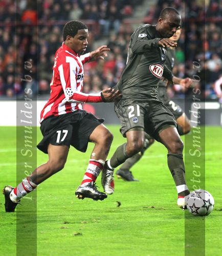 Eindhoven, 5 December 2006 Champions Leagu wedstrijd voorronde Seizoen 2006/2007. eindstand 1-3
Jefferson Farfan 
ï¿½ Ronald Otter