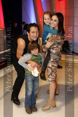 Hilversum 19 januari 2007
Sterrendansen op het ijs van sbs6 in studio 24. Jeroen Blijlevens met kinderen
