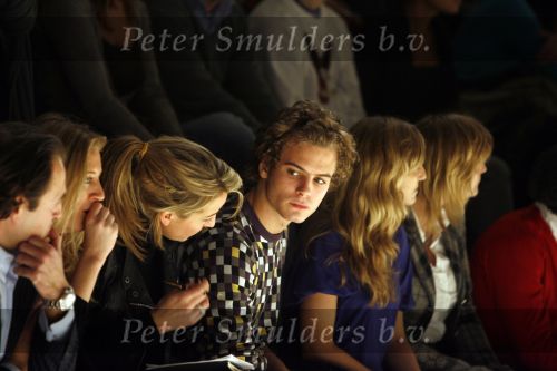 Amsterdam 26 januari 2007
Jim Bakkum bij de modeshow van Daryl v Wouw . Jim kwam speciaal voor Bracha v Doesburgh.