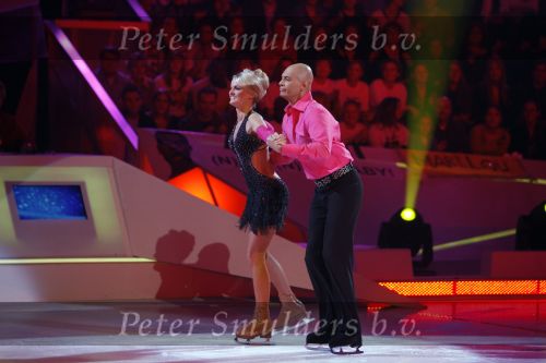Baarn 26 januari 2006
Sterren schaatsen op het ijs van RTL in Baarn met Martijn krabbe en John Williams.
John Jones