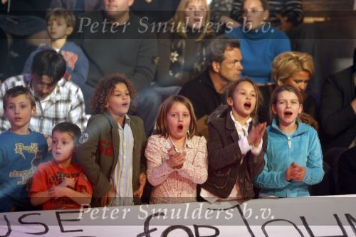 Baarn 26 januari 2006
Sterren schaatsen op het ijs van RTL in Baarn met Martijn krabbe en John Williams.
John Jones zijn kinderen