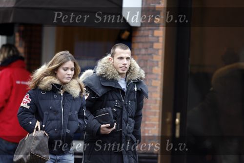Amsterdam 27 januari 2007
Johnny Heitinga met vriendin aan het winkelen op de cornelis schuytstraat
