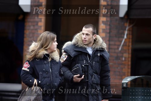 Amsterdam 27 januari 2007
Johnny Heitinga met vriendin aan het winkelen op de cornelis schuytstraat