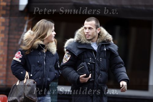 Amsterdam 27 januari 2007
Johnny Heitinga met vriendin aan het winkelen op de cornelis schuytstraat