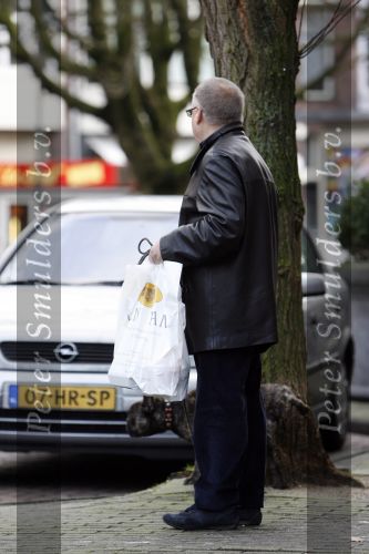 Amsterdam 20 januari 2007
Joop Braakhekke met zijn hond op de cornelis schuytstraat.
