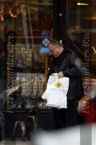 Amsterdam 20 januari 2007
Joop Braakhekke met zijn hond op de cornelis schuytstraat.