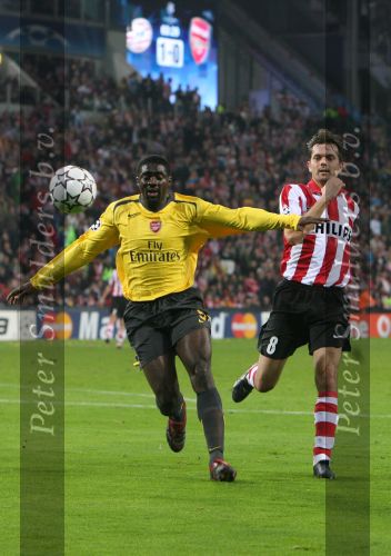 Eindhoven, 20 Februari 2007 Champions Leaguewedstrijd
PSV-FC Arsenal 1e ronde Eindstand 1-0 Seizoen 2006/2007
Kolo Toure in duel met Phillip Cocu