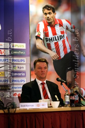 Eindhoven, Kompetitiewedstrijd PSV-AZ, eindstand 2-3
Seizoen 2006/2007
Persconferentie na afloop met  Louis v Gaal
