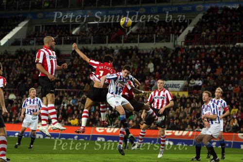 Eindhoven, 20 Januari 2007 Eerste wedstrijd na winterstop Kompetitiewedstrijd tussen PSV-SC Heerenveen, eindstand 3-1 Seizoen2006/2007
Alex PSV en Manuel Da Costa en Timmy simons in duel met Michael Dingsdag, geheel rechts Paul Bosvelt en michel Breuer