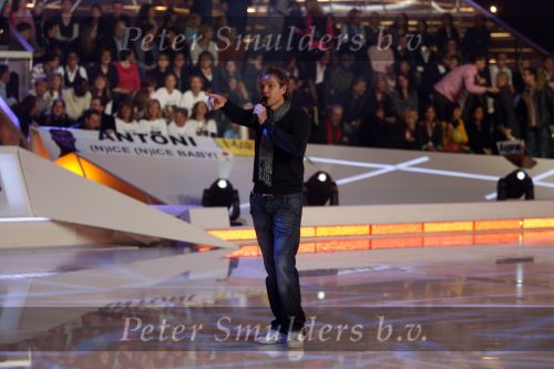 Baarn 26 januari 2006
Sterren schaatsen op het ijs van RTL in Baarn met Martijn krabbe en John Williams.