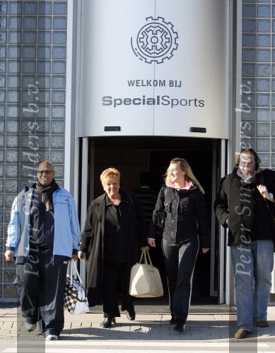 Amstelveen 25 januari 2007
SBS 6 is bezig met programma met afvallen en bekende nederlanders. Renee de Haan Mark Dakriet Menno Kohler en Barbara de Loor verlaten special sports na een training.