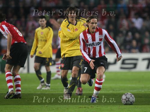 Eindhoven, 20 Februari 2007 Champions Leaguewedstrijd
PSV-FC Arsenal 1e ronde Eindstand 1-0 Seizoen 2006/2007
Mika Vayrynen is Tomas Rosicky de baas