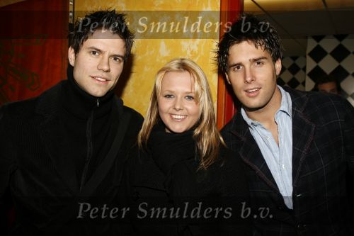 Uitgeest 17 januari 2007
Nick en Simon met de zus van Jan Smit bij feest Henk Geelin Bobs saloon