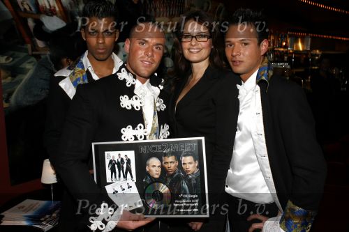 Amsterdam 15 januari 2006
Presentatie cd Nice2meet bij le garage. Mariska Hulscher